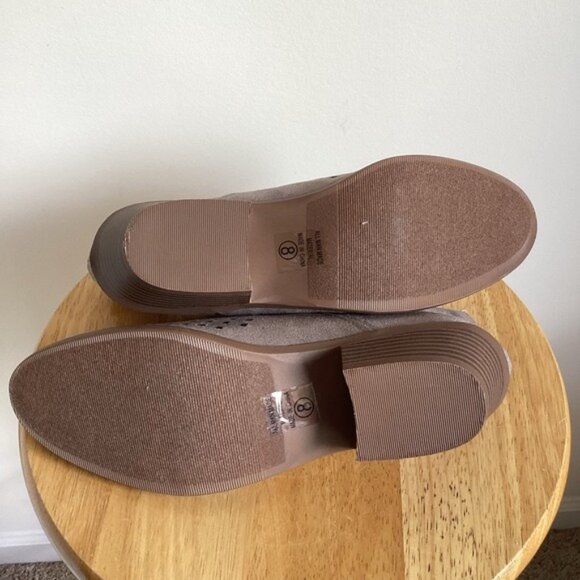 NWOT Soda Women's Gray/Taupe Cut-Out Ankle Booties With Back Zipper Size 8 - Picture 4 of 5